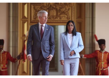 Il segretario di Stato dell'Energia ispeziona gli impianti con la presidente ad interim