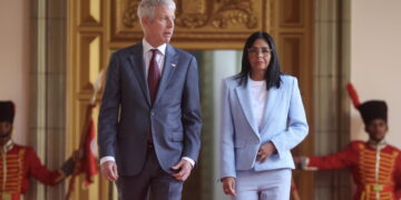 Il segretario di Stato dell'Energia ispeziona gli impianti con la presidente ad interim