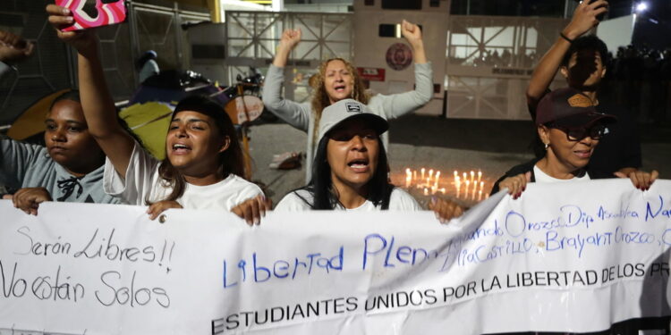 Seduta rinviata a giovedì tra le polemiche sulle liberazioni dei prigionieri politici