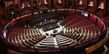 I voti contrari sono stati 119 e gli astenuti 4