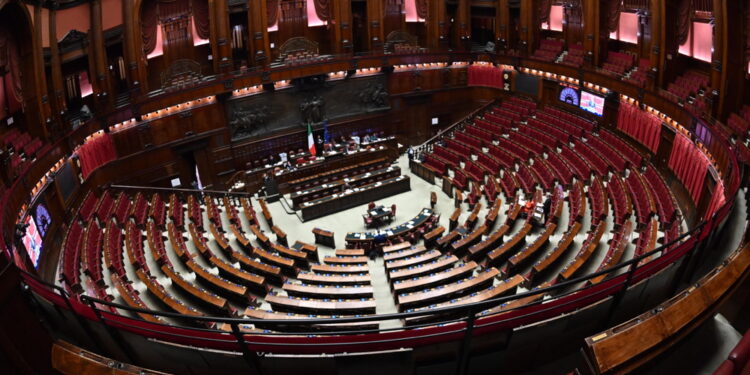 I voti contrari sono stati 119 e gli astenuti 4