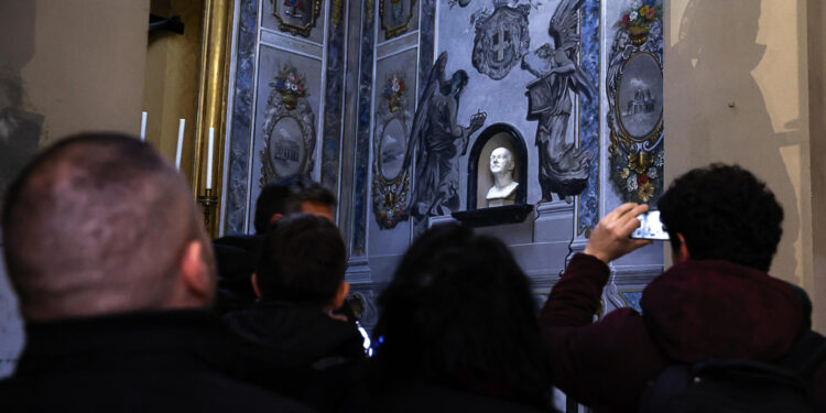 'L'opera presentava fisionomie non conformi al contesto sacro'