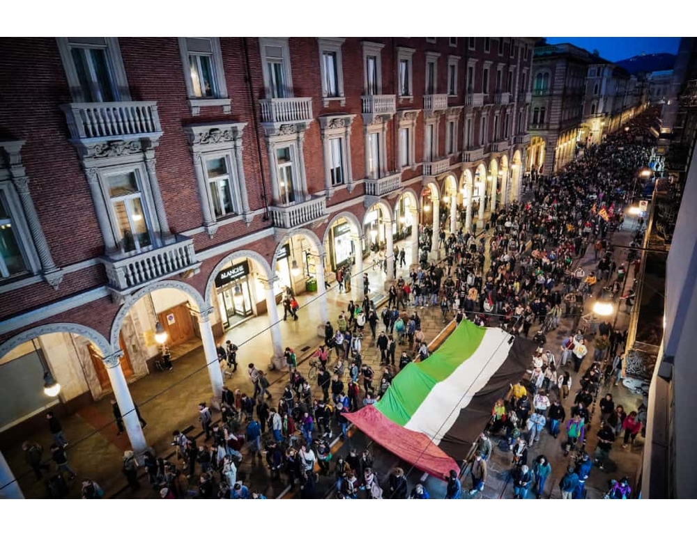 Violenze in cortei pro Pal, in corso operazione di polizia a Torino