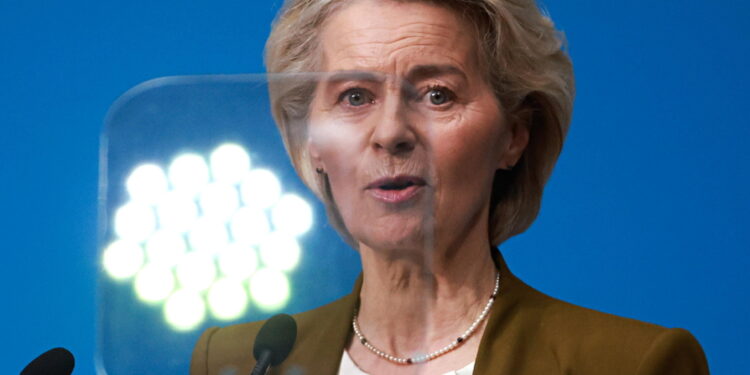 "L'Europa deve fare di più" e deve "potersi difendere"