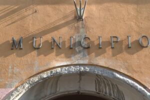 Elezioni Como 2027, spunta un nuovo volto: Luigi Bottone si autoproclama candidato sindaco