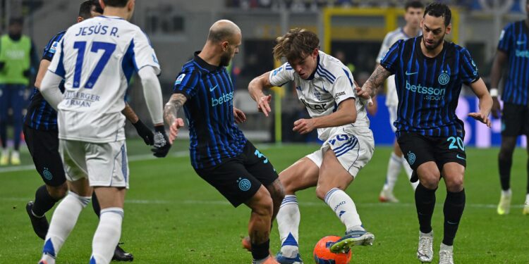 La sfida tra Inter e Como a San Siro del 6 dicembre 2025 (foto Roberto Colombo)