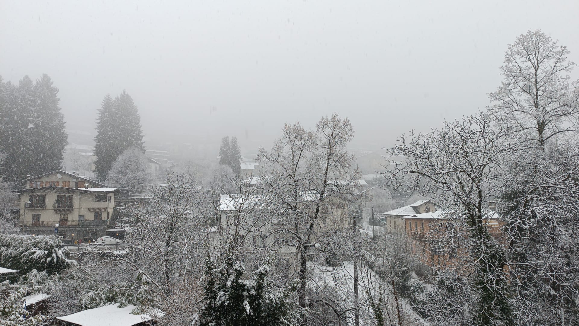 Neve sul Lario, ma il weekend sarà all’insegna del bel tempo