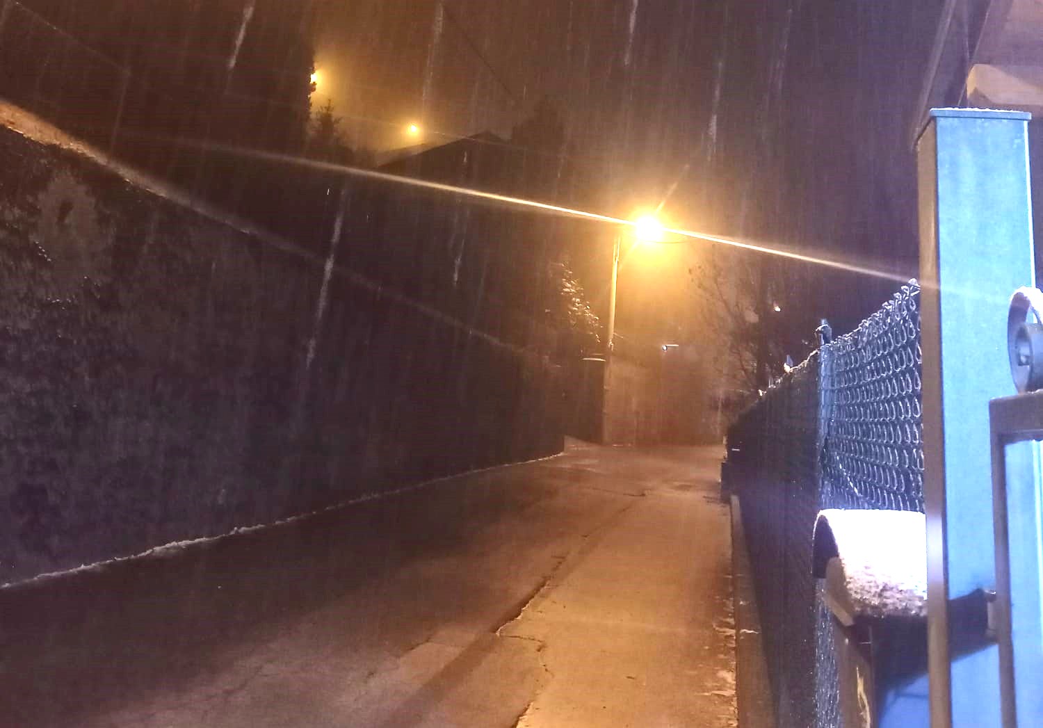 Perturbazione nel Comasco, nevica sui monti lariani