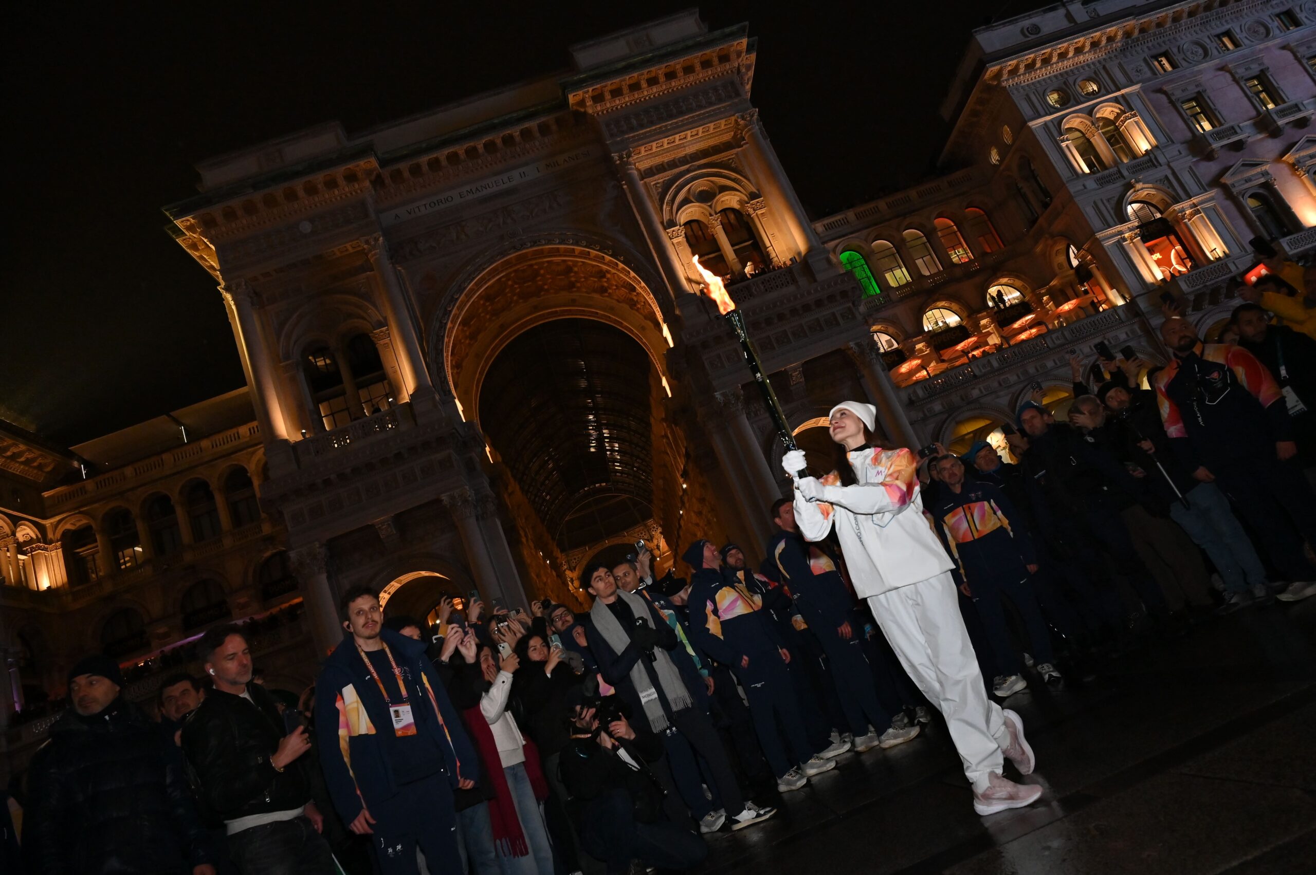 Emozioni a cinque cerchi a Milano, Nicoletta Manni ultima tedofora in piazza Duomo