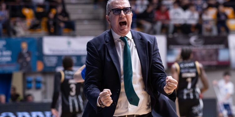 Walter De Raffaele, allenatore della squadra canturina