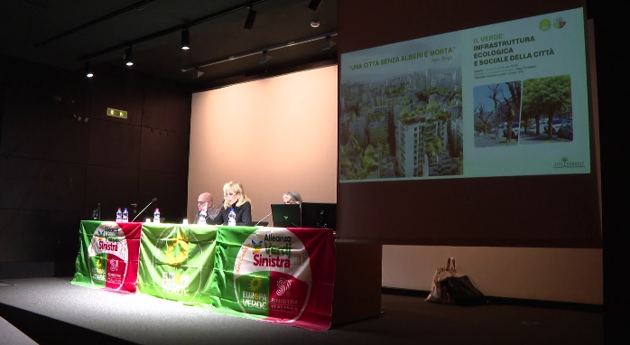 Como, il verde come “infrastruttura essenziale” della città. Ciliegi, l’agronomo Zanzi al sindaco: “Per i peri c’è sempre spazio”