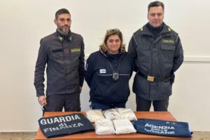 In auto con oltre 5 chili di eroina: coppia arrestata al valico di Brogeda per traffico di droga