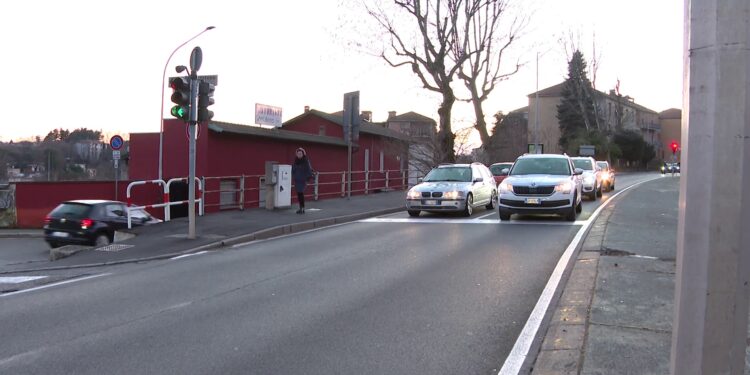 L'incrocio tra le vie Napoleona e Turati, dov'è accaduto l'incidente di ieri sera