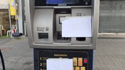 Segnalazione a Como: benzina ai minimi ma pompe fuori servizio