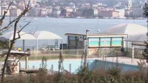 La svolta: il lido di Villa Olmo resta allo storico gestore per un’altra stagione