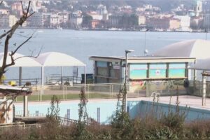 La svolta: il lido di Villa Olmo resta allo storico gestore per un’altra stagione