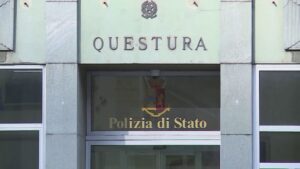 Irregolari e con precedenti, espulsi 13 stranieri considerati pericolosi