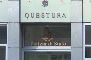 Irregolari e con precedenti, espulsi 13 stranieri considerati pericolosi