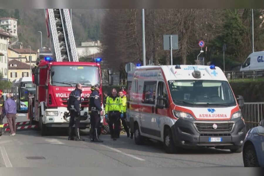 3366 Mobilitazione a Como per recuperare una donna caduta nel Cosia 1772639776