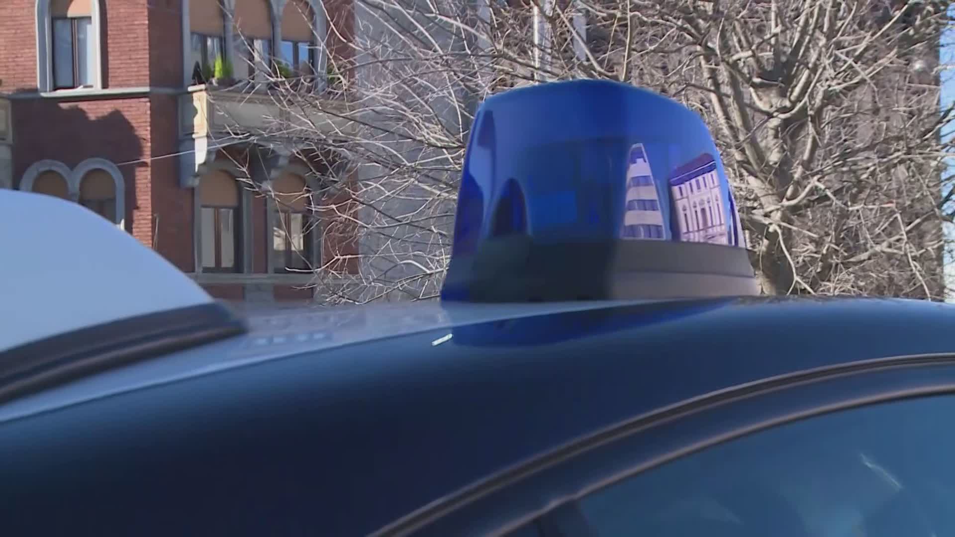 Picchia la ex compagna in strada, arrestato 24enne. La donna salvata dopo giorni di violenze