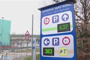 Ampliamento dei parcheggi all’ospedale Sant’Anna. Lanciata una raccolta firme. I sindacati: “Serve una soluzione urgente”