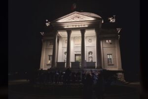 Como, il Tempio si illumina per dare il via ufficiale alle celebrazioni Voltiane