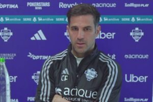 Vigilia di Como-Cagliari, Fabregas: “La partita di andata ci ha fatto crescere”