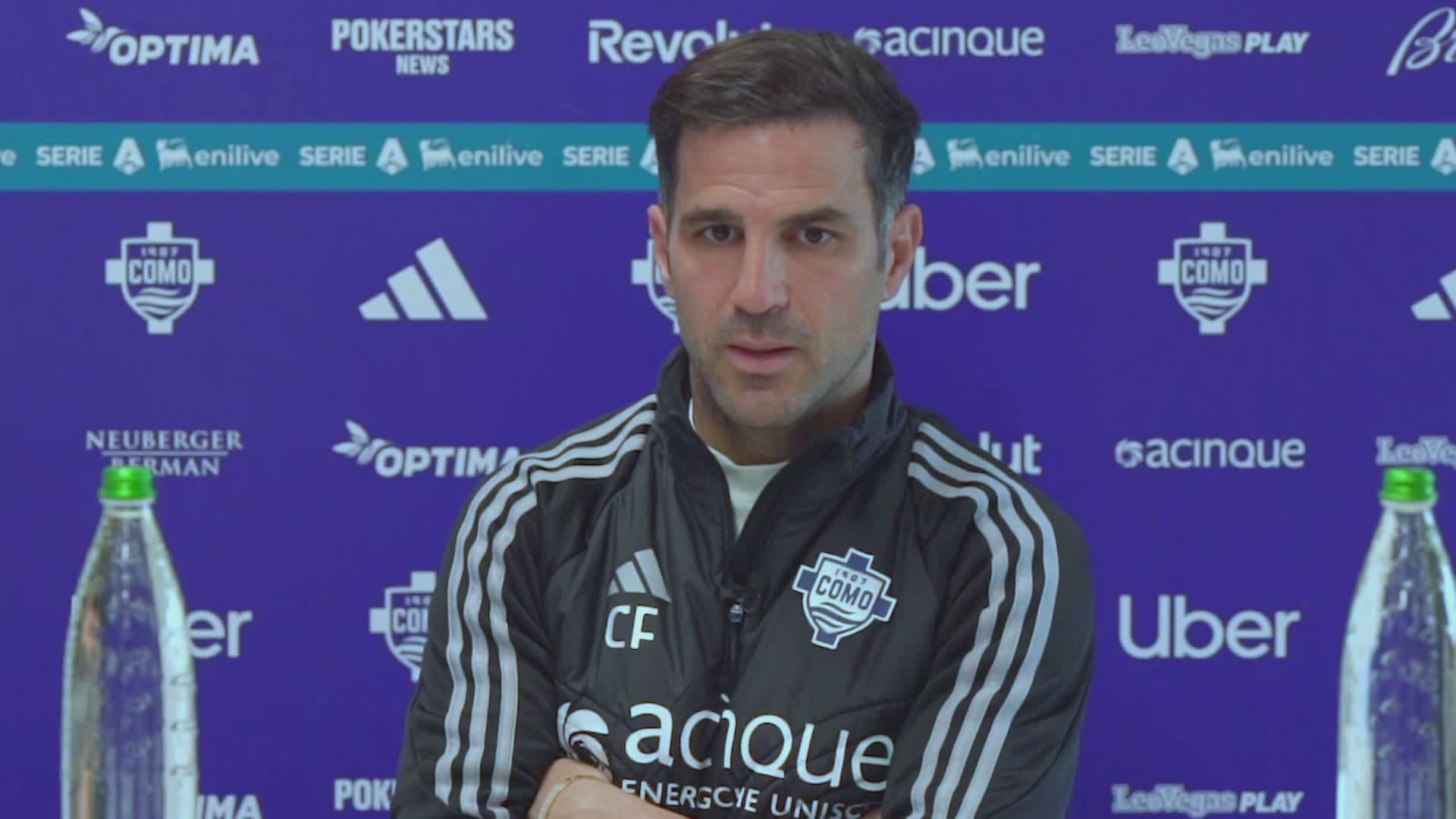 Vigilia di Cagliari-Como, Fabregas: “La partita di andata ci ha fatto crescere”