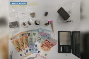 Droga in auto e a casa, denunciato dalla polizia 26enne di Asso