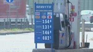 Carburanti, non si ferma la corsa dei prezzi. In autostrada gasolio fino a 2,50 euro al litro