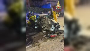 Auto fuori strada a Domaso, feriti un 19 e un 27enne. Due elicotteri per i soccorsi