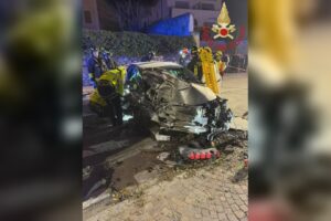 Auto fuori strada a Domaso, feriti un 19 e un 27enne. Due elicotteri per i soccorsi