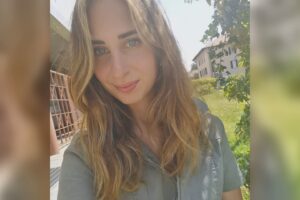 Cristina, morta in parapendio. Il saluto in spiaggia a Tenerife, poi una messa nel suo paese