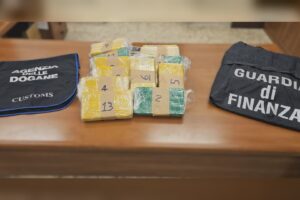 Brogeda, 15 chili di cocaina nascosti in auto, arrestato dominicano