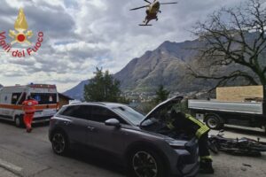 Pognana Lario: incidente tra auto e moto, 32enne in ospedale