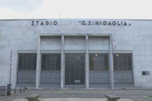 Polemiche fuori dalla porta, il Como pensa a se stesso e al Pisa