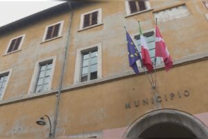 L’autoproclamato sindaco Luigi Bottone presenta il suo programma elettorale