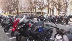 Nuovi parcheggi in città, ma non per le auto, Como sempre più a misura di moto