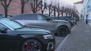 Parcheggi, nuove tariffe e multe: Nova Como lancia una raccolta pubblica di segnalazioni