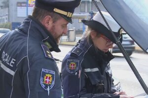 Stretta su e-bike e monopattini elettrici, a Como tre mezzi sequestrati ieri e raffica di multe