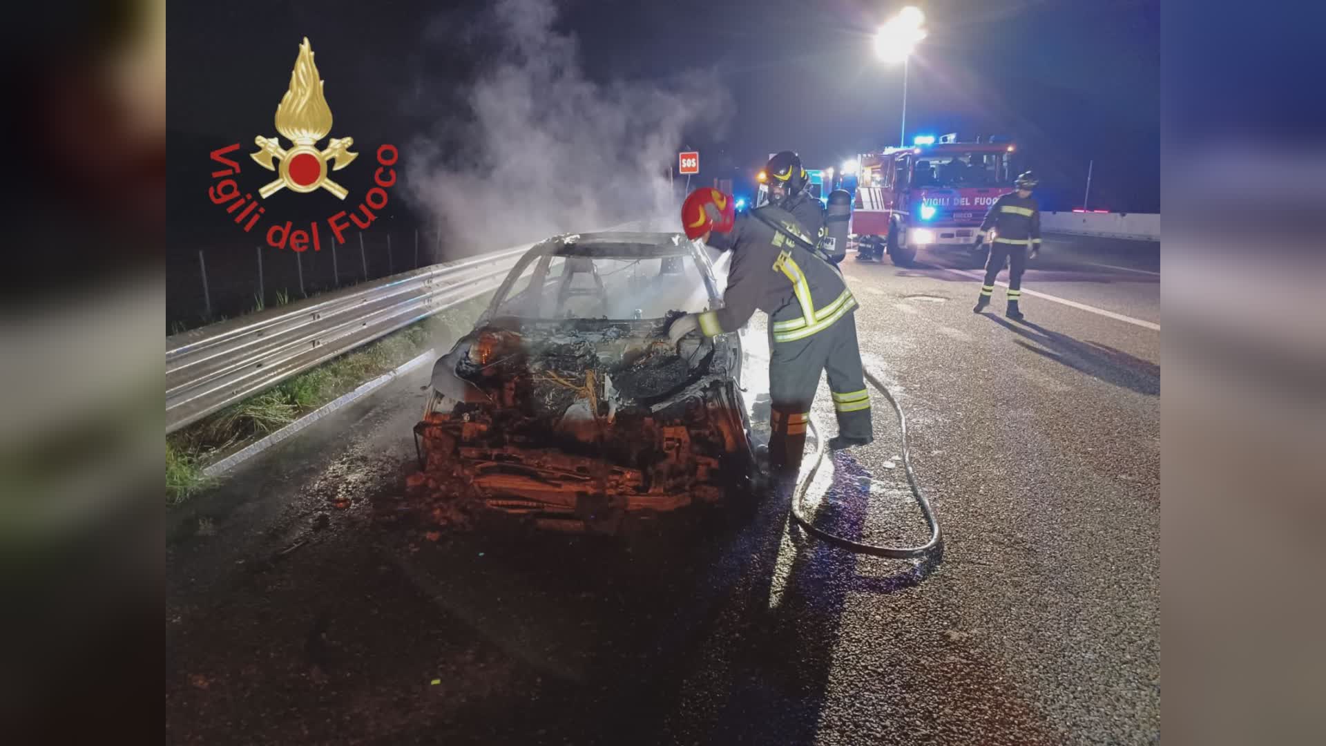 Auto in fiamme nella notte sull’A9 all’altezza di Lomazzo