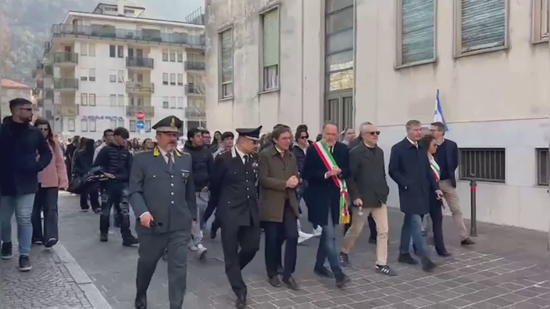 Studenti in corteo per la camminata della legalità, l’omaggio al generale Dalla Chiesa