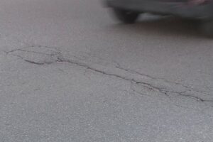 Asfalti, aumenti fino al 40%. L’allarme degli edili: “A rischio i lavori in corso e gli appalti futuri”