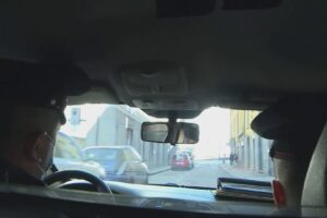 Botte e minacce alla compagna, 44enne arrestato dai carabinieri a Cantù. Picchiato anche il cane