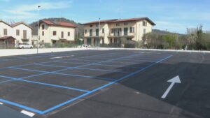 Como, nuovo parcheggio di via Belvedere con 51 posti auto. Domani l’inaugurazione