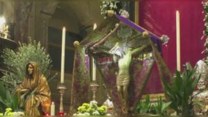 Como, dal bacio del Crocifisso alle messe di Pasqua: gli appuntamenti della Settimana Santa