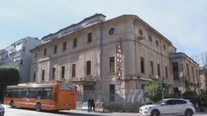 Asta deserta per il Politeama: opposizioni all’attacco del sindaco Rapinese