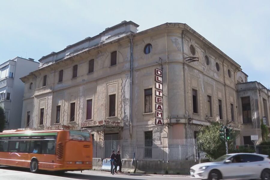 5051 Asta deserta per il Politeama opposizioni allattacco del sindaco Rapinese 1774890561