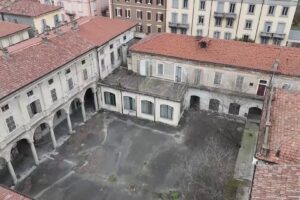 Politeama ed ex orfanotrofio di Como, scoppia la polemica. Opposizioni all’attacco