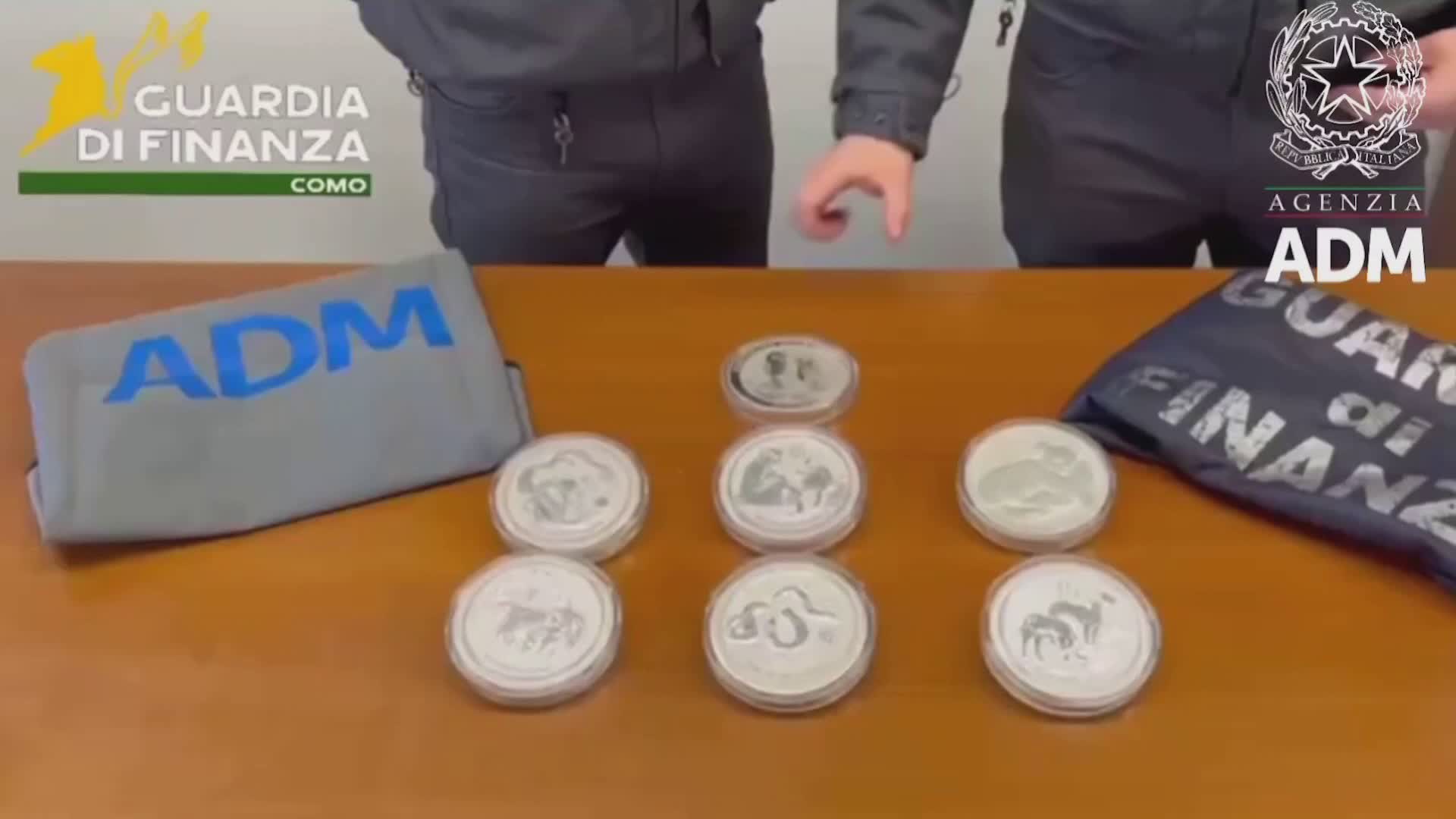 Monete d’argento al posto della ruota di scorta, 31enne scoperto e sanzionato in dogana